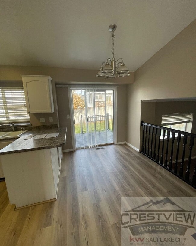 Building Photo - Must See!! 4 bedrooms 2 baths house in Layton!