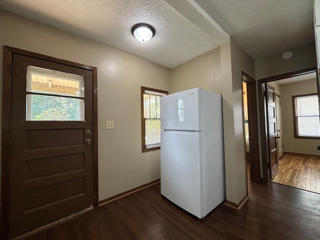 Building Photo - Single Family Home located south of Como P...