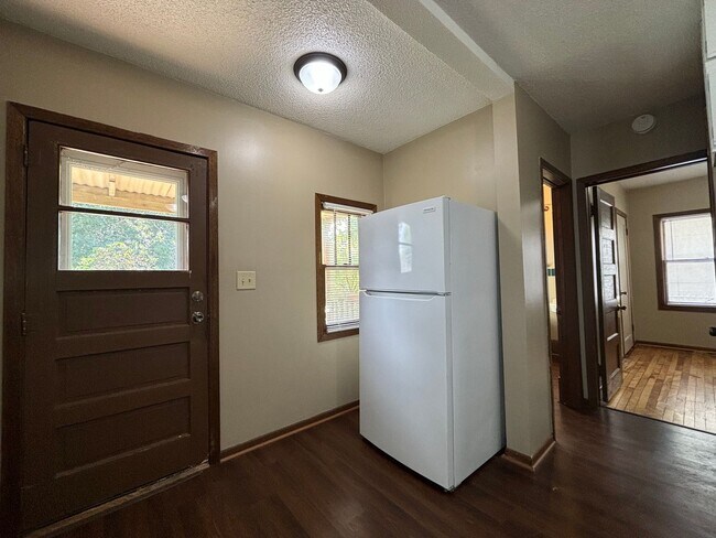 Building Photo - Single Family Home located south of Como Park! Apply TODAY!