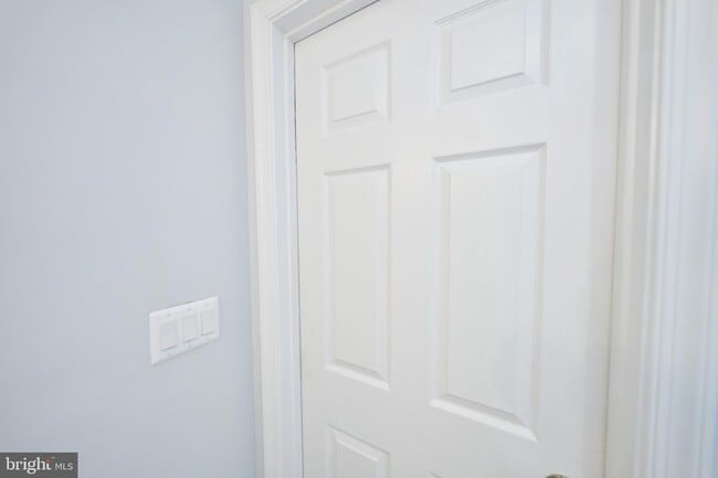 Building Photo - 9900 Kingsbridge Dr