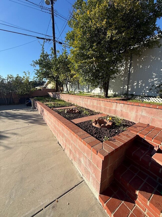 Building Photo - 11725 Monogram Ave