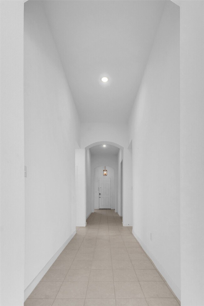 Building Photo - 1805 Everglades Dr