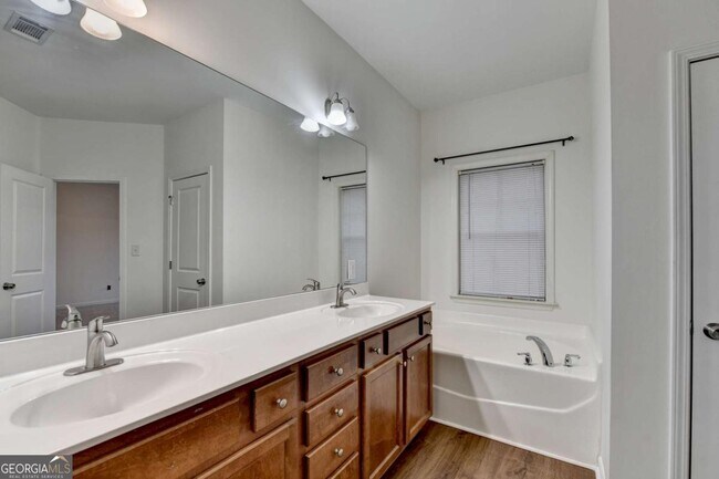 Building Photo - 979 Parkside Wood Ct