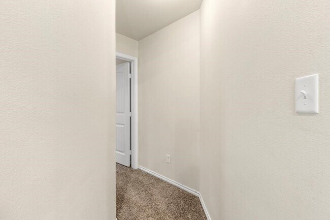 Building Photo - 304 E 94th St