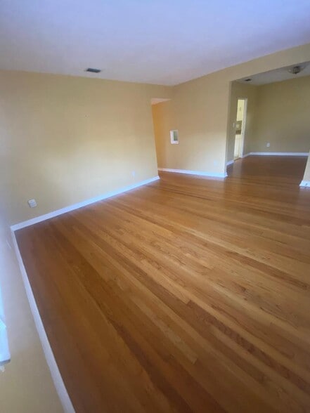 Livingroom - 612 Stetson St