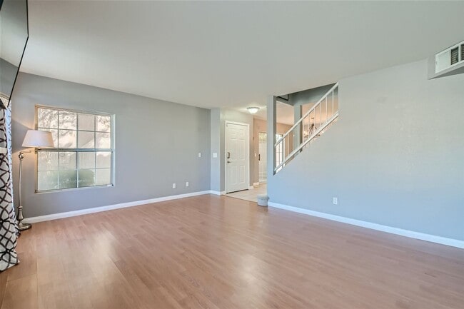 Building Photo - Gorgeous 2 Story Townhome Near Summerlin in Gated Community - (Ready April 1,2026)