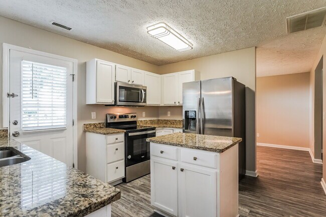 Building Photo - 514 Laurens Way