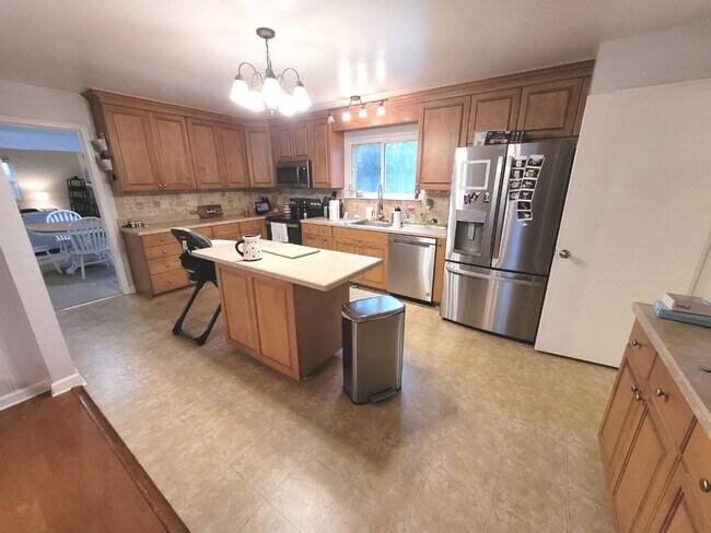 Building Photo - Spacious 5-Bedroom Home in Virginia Beach ...
