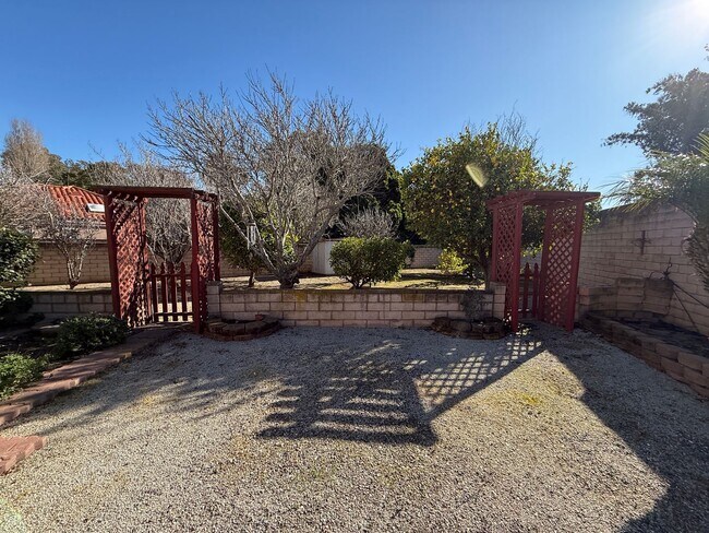 Building Photo - 2441 Iron Ridge Ct