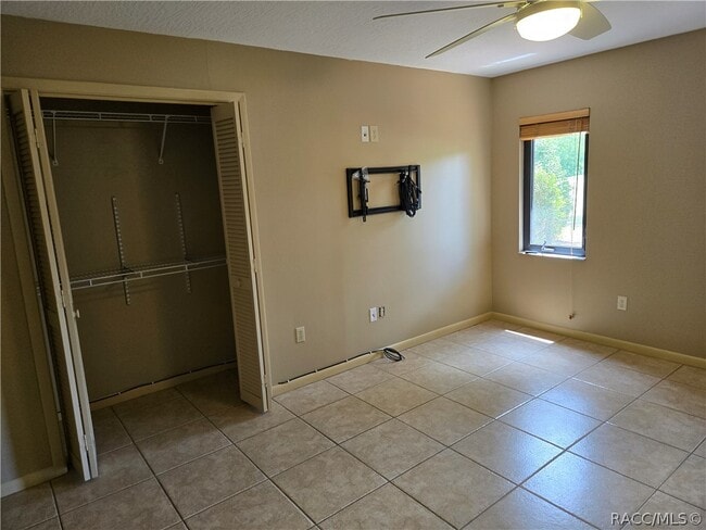 Building Photo - 87 Golfview Dr