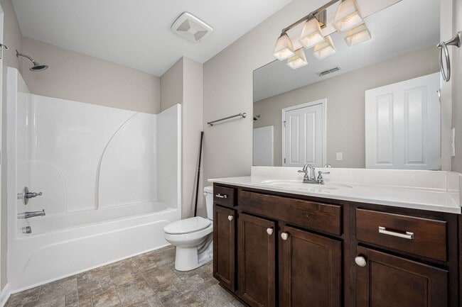 Building Photo - Luxury Townhome at the Boulevard