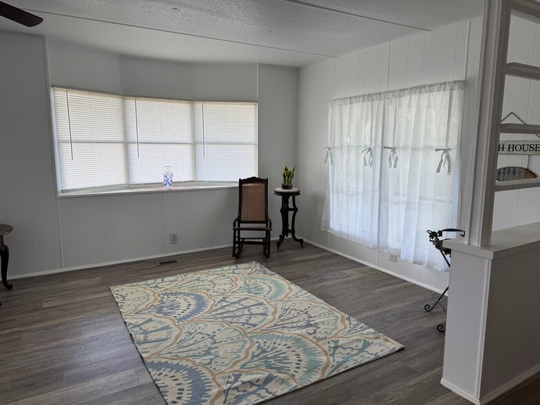 Building Photo - 12136 Fairway Ave