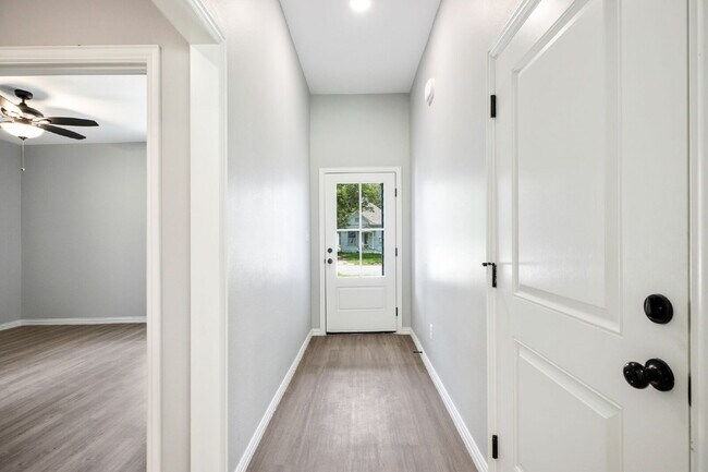 Building Photo - "Charming 3-Bedroom Denison Home with Gran...