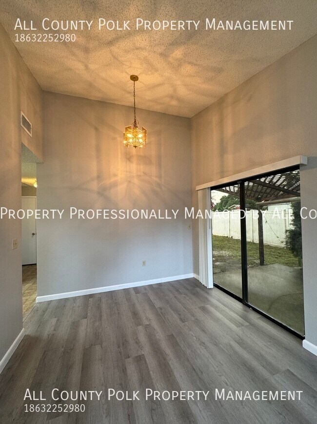 Building Photo - Excellent 2 Bedroom Duplex in Lakeland for...