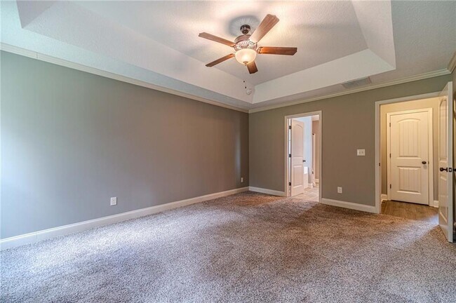 Building Photo - 511 Lena Dr