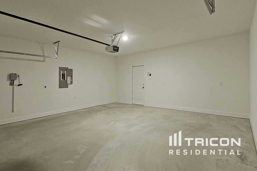 Building Photo - 1210 Dye Blvd