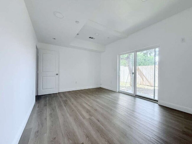 Building Photo - 1731 E 68th St