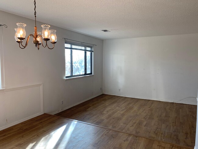 Building Photo - 12204 Baja Dr NE