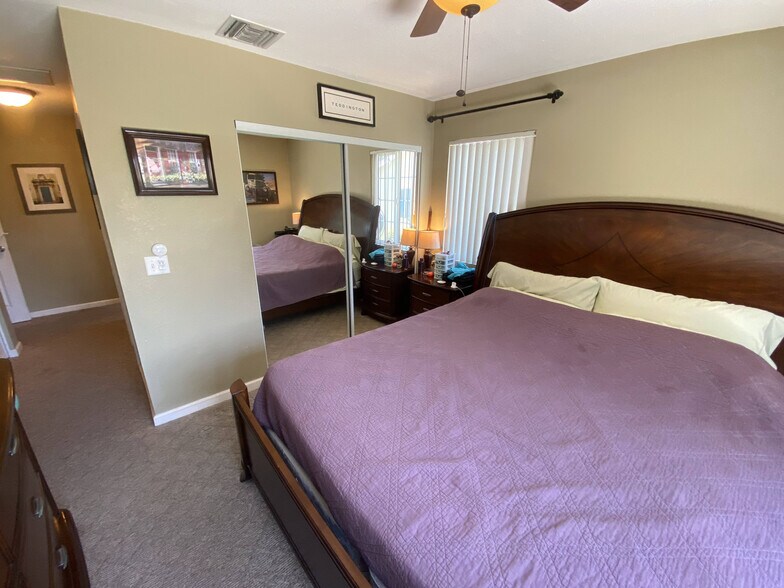 Building Photo - 172 W Elm Ct