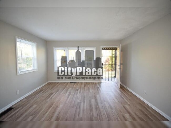 Building Photo - 3219 N Colorado Ave