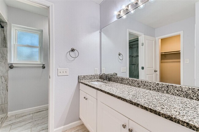 Building Photo - Stunning 4 bedroom for rent, mature trees,...
