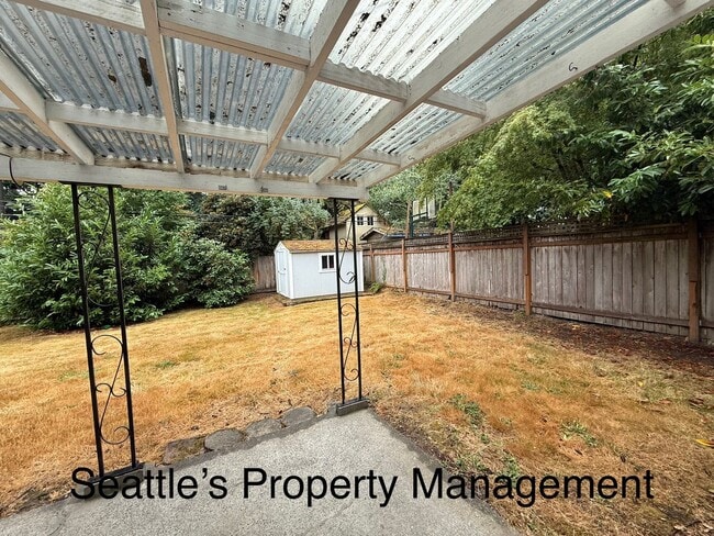 Building Photo - Deceptively Large Wedgewood Home!