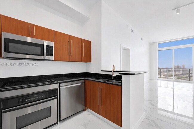 Building Photo - 325 S Biscayne Blvd