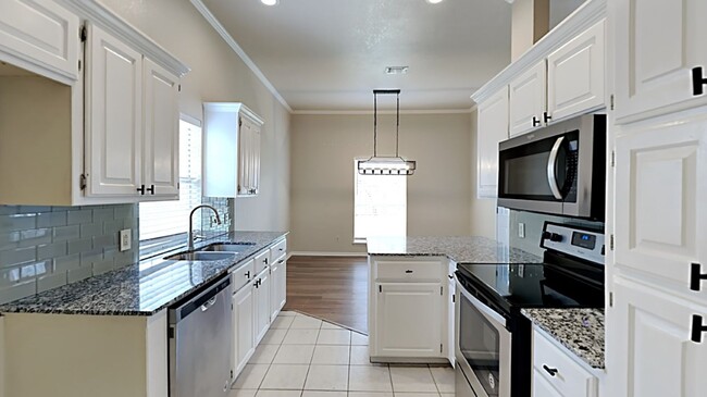 Building Photo - Fantastic 3 Bedroom 2 Bathroom Home in Moo...