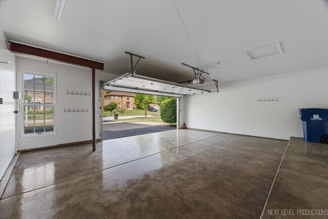 Building Photo - 2802 Wedgewood Dr