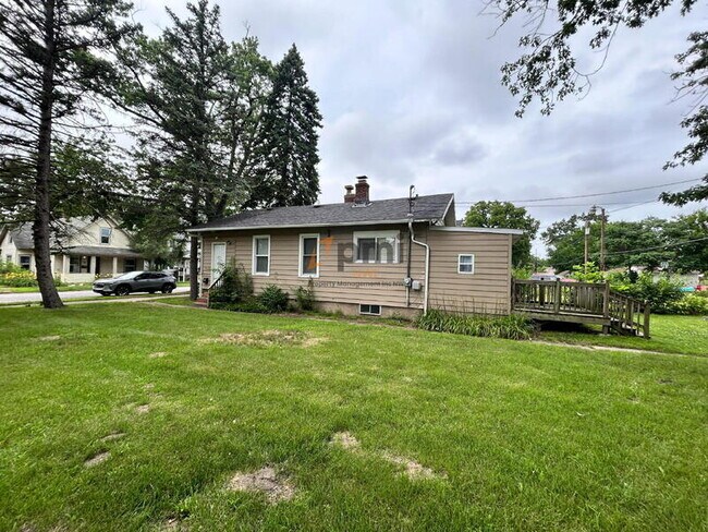 Building Photo - 207 N Woodland Ave