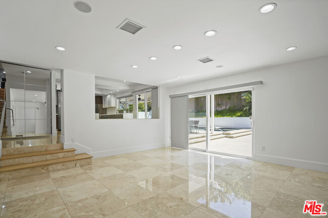 Building Photo - 16544 Park Ln Dr