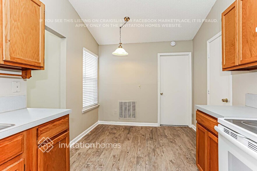 Building Photo - 2094 St Martins Dr W