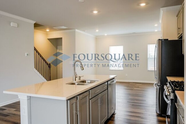 Building Photo - Townhome | 2nd Floor Back Deck | Washer/ D...