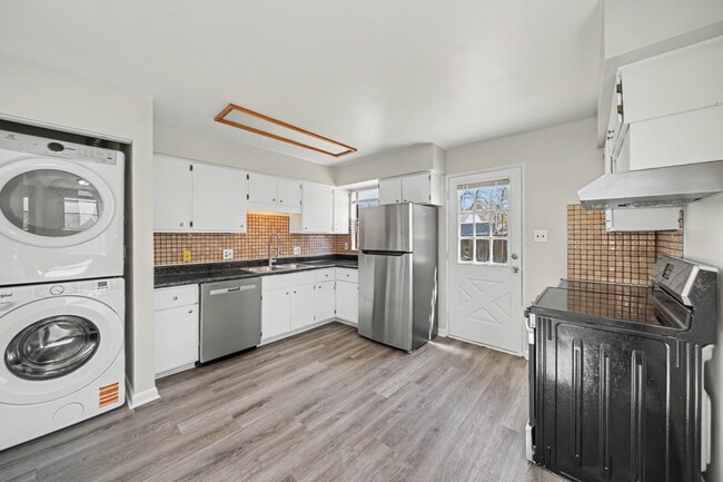 Building Photo - 956 Macon St