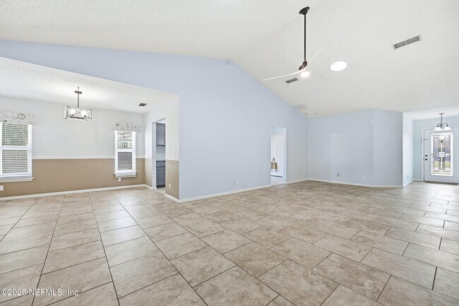 Building Photo - 14049 Broken Bow Dr N