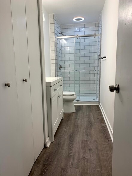 Building Photo - 411 Sample St