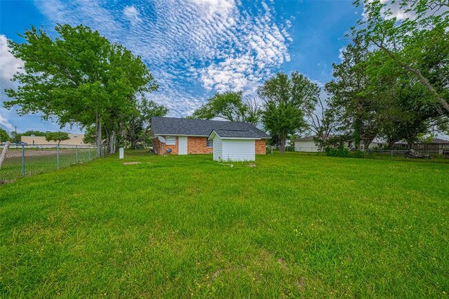 Building Photo - 16316 TX-36