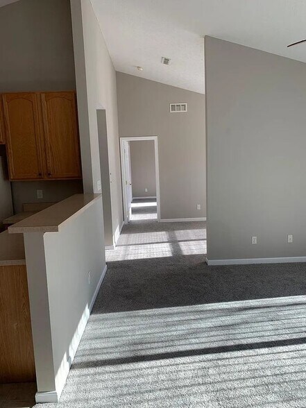 Building Photo - 3857 Thorngate Dr
