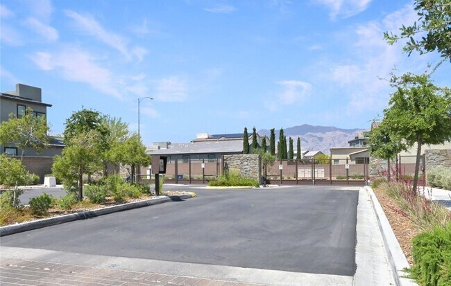 Building Photo - 6842 Moorland St