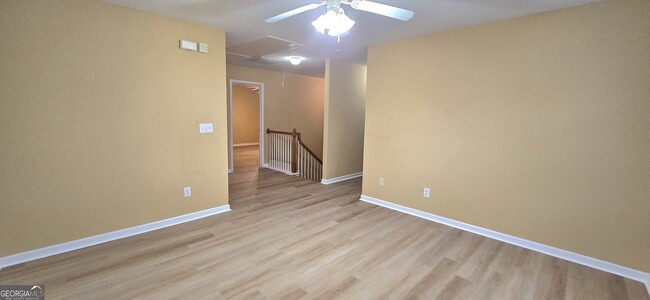 Building Photo - 11 Brookview Dr