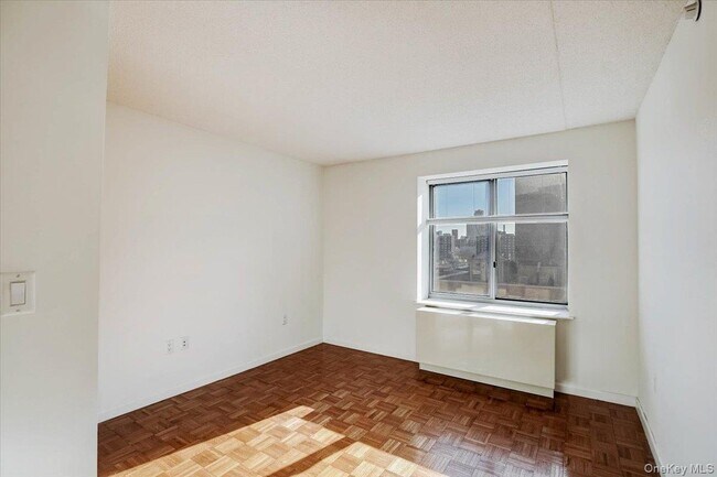 Building Photo - 300 W 135th St