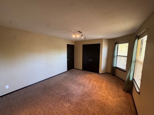 Building Photo - 3-Bedroom Home on Spacious Property in a Great Nipomo Location