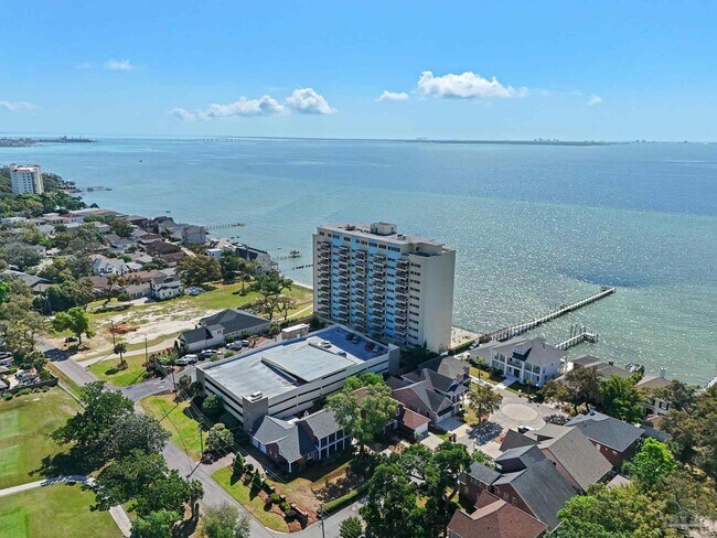 Building Photo - 825 Bayshore Dr