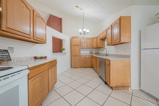 Building Photo - 3806 Embarcadero Dr