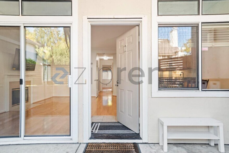 Building Photo - Unit 17