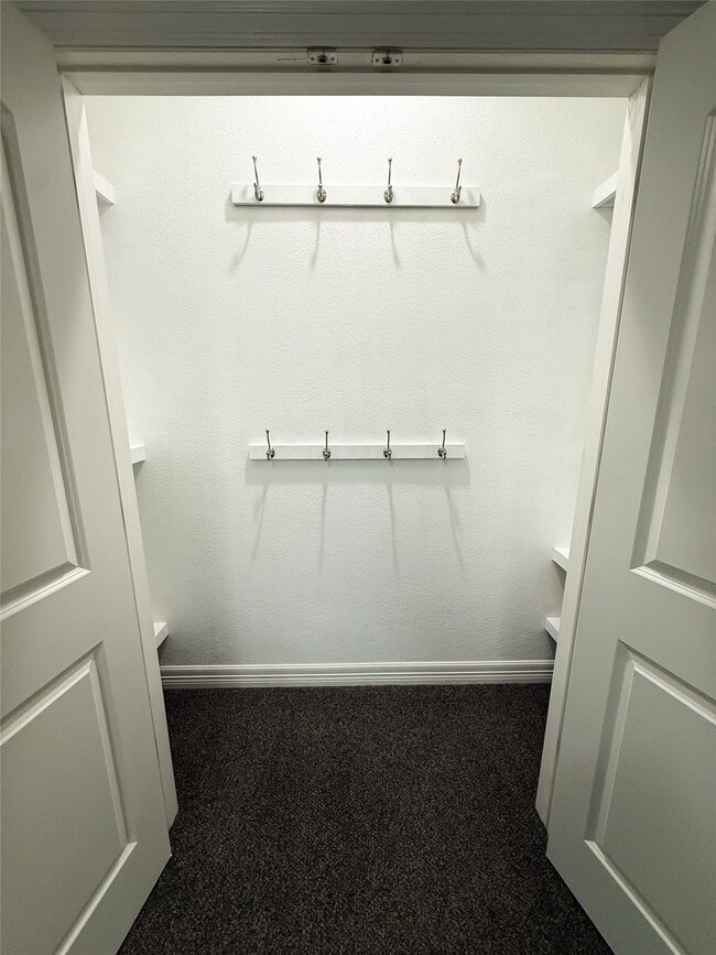 Building Photo - 12250 Charlotte Dr