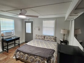 Building Photo - 1308 E Washington Ave