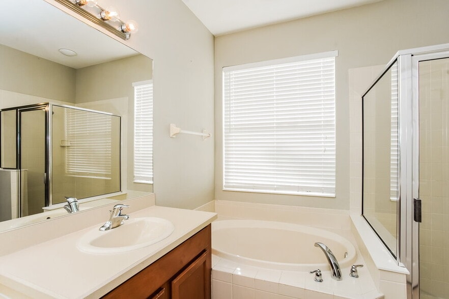 Building Photo - 3807 101st Ave E