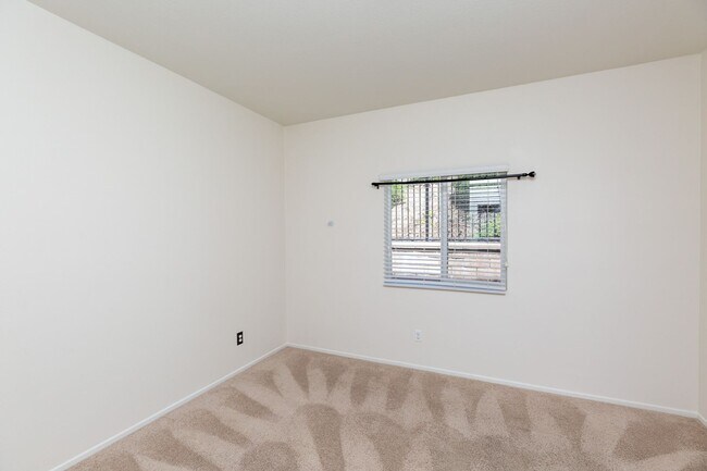 Building Photo - 4 Bed, 3 Bath - Fallbrook Single Family Home