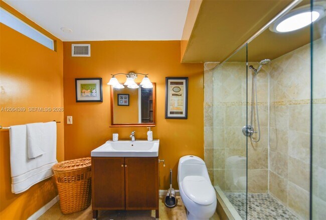 Building Photo - 401 Golden Isles Dr